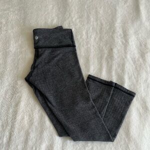Lululemon cropped leggings. Size 2 Excellent condition. No flaws